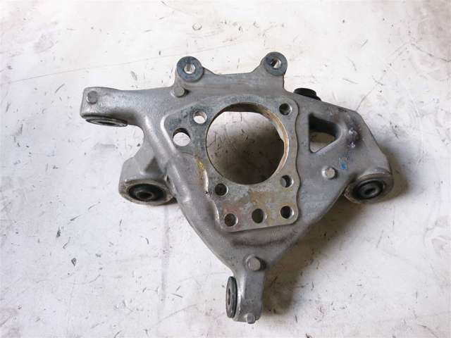 Кулак поворотний лівий 4230530090 TOYOTA