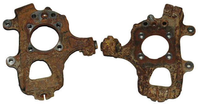 Цапфа поворотна права 43018EB300 NISSAN
