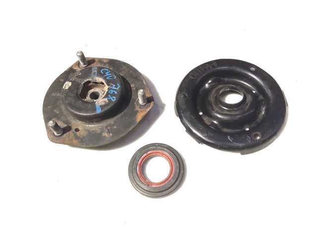 Кріплення переднього амортизатора 4860906190 TOYOTA