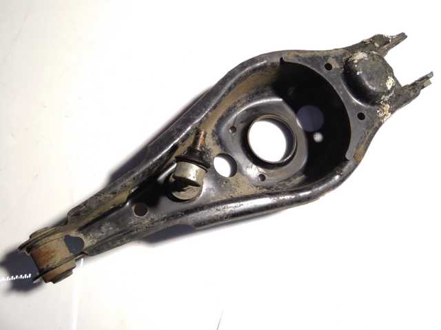 Балансир задній правий 4873042050 TOYOTA