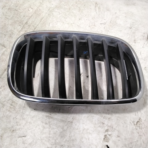 Решітка радіатора права 51137157688 BMW