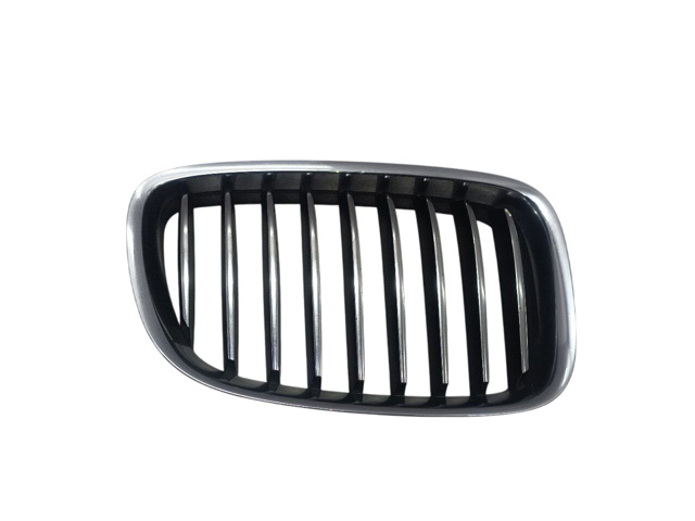 Решітка радіатора права 51137200168 BMW