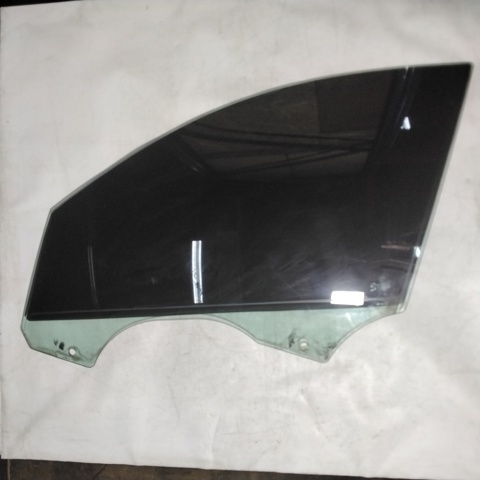 Скло водійських дверей 51337179607 BMW