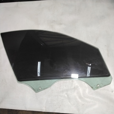 Скло передньої правої двері 51337179608 BMW