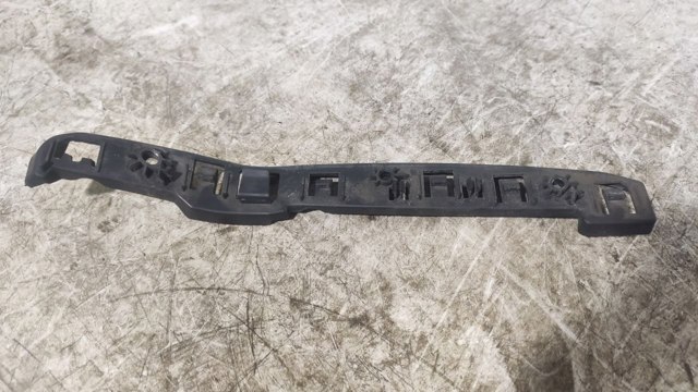 Кронштейн кріплення бампера переднього правий 51973268 FIAT