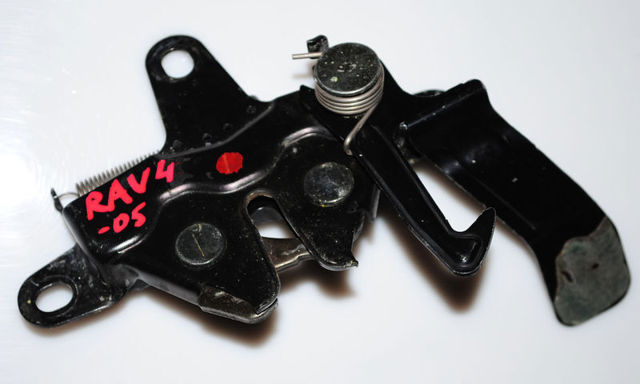 Замок кришки капота 5351042060 TOYOTA
