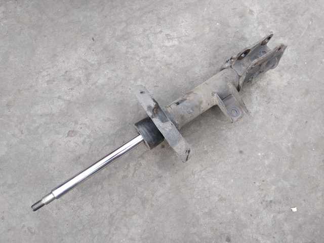 Амортизатор передньої підвіски 546602R100 HYUNDAI