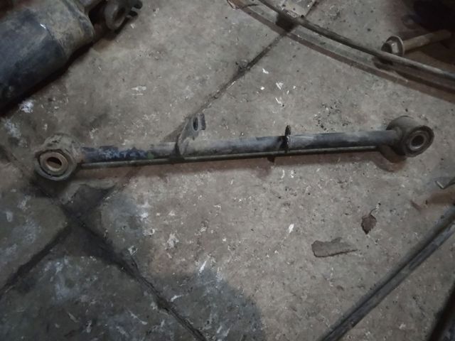 Важіль задньої підвіски нижній, лівий 551208H505 NISSAN