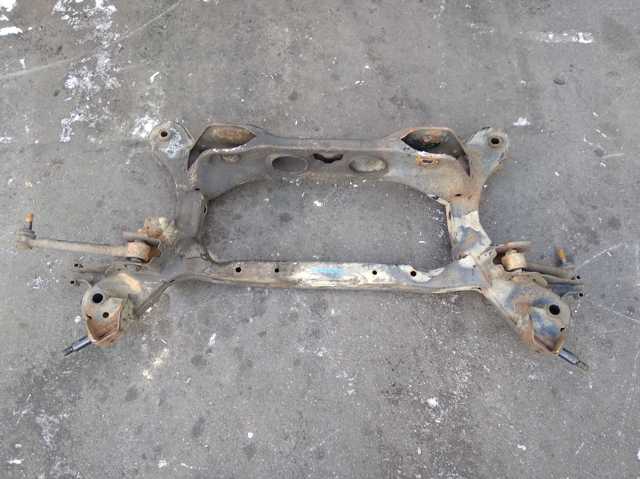 Балка задньої підвіски поперечна 554002P550 HYUNDAI