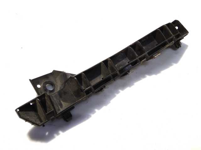 Кронштейн бампера переднього, правий 57707SC040 SUBARU