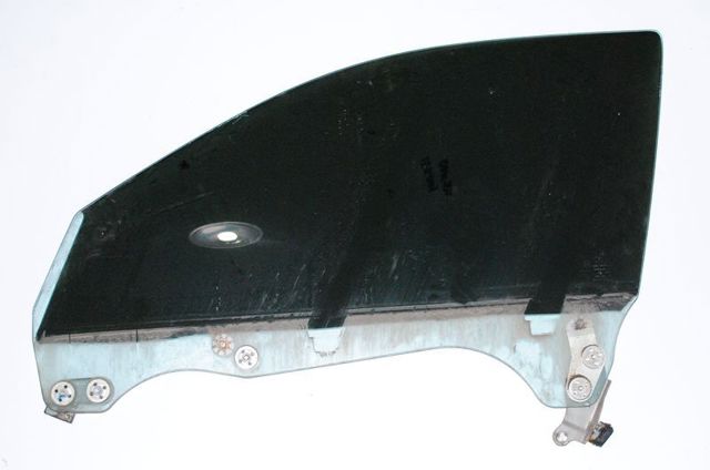 Скло водійських дверей 61011AG010 SUBARU