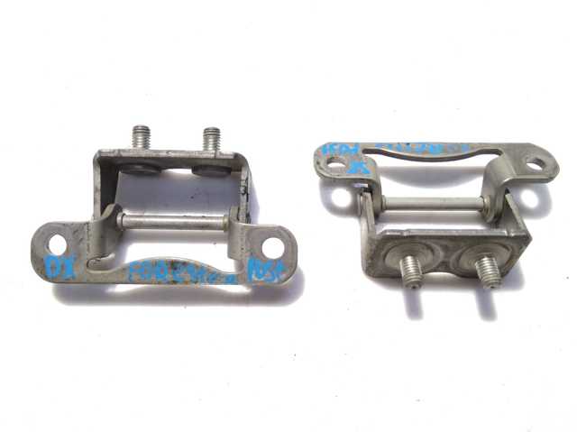 Петля задніх багажних, 3/5 -х дверей 61820FC100 SUBARU