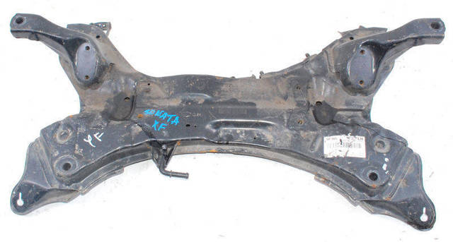 Передня балка 624002T100 HYUNDAI