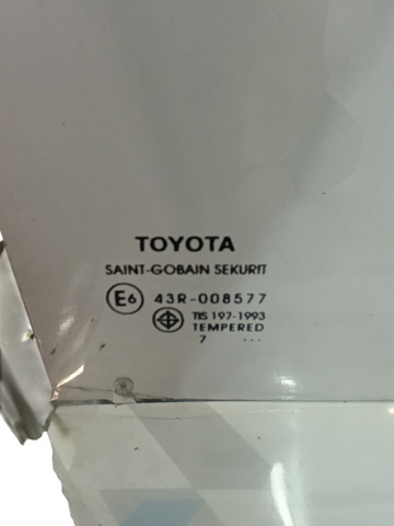 Скло передніх дверей, правих 681010K040 TOYOTA