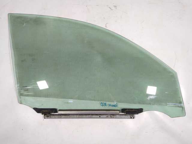 Скло пасажирських дверей 6810142160 TOYOTA