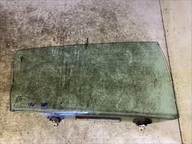 Скло задніх дверей, правих 681030F010 TOYOTA