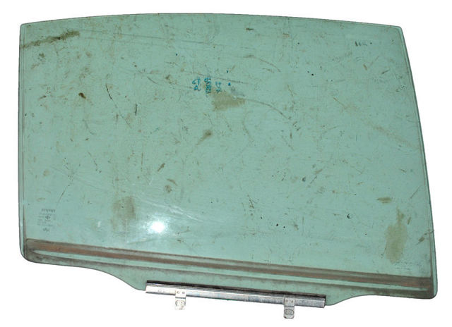 Скло задньої двері правої 6811330660 TOYOTA
