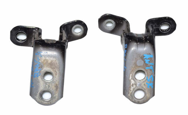 Дверний шарнір водійських дверей 6874033010 TOYOTA