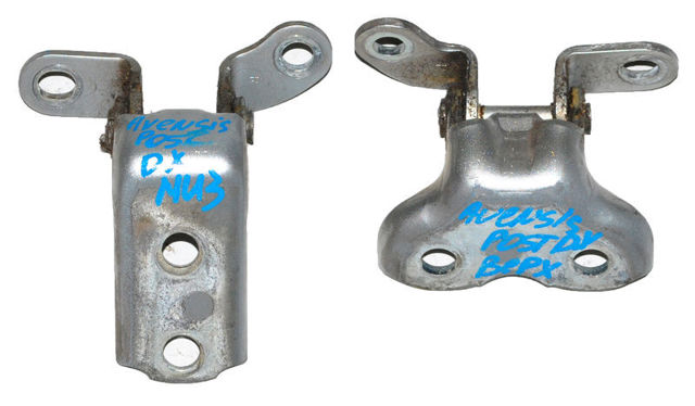 Петля задніх правих дверей 6875006010 TOYOTA