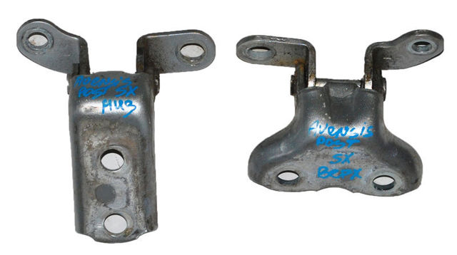 Петля заднтої двері, лівої 687600D061 TOYOTA
