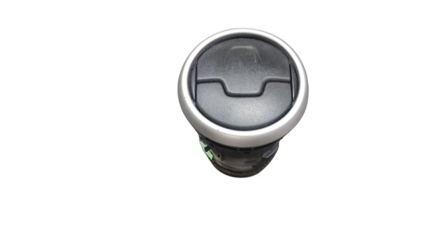 Решітка повітропровода 68760JD10A NISSAN