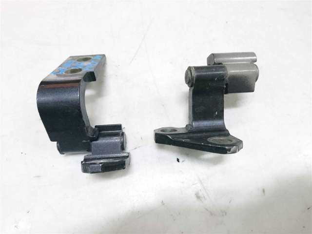Петля передніх дверей права 6877030140 TOYOTA