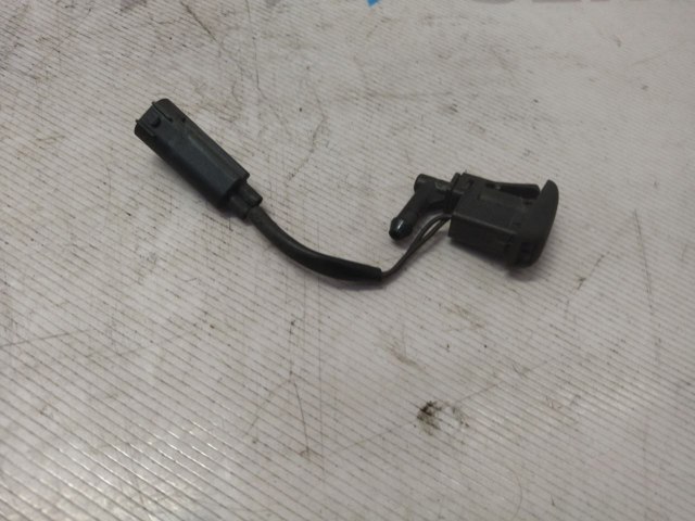 Сопло склоомивача вітрового скла 7110851 BMW