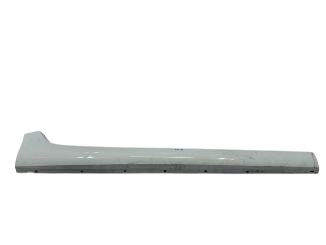 Накладка зовнішня (молдинг) порога, правий 764262398R RENAULT