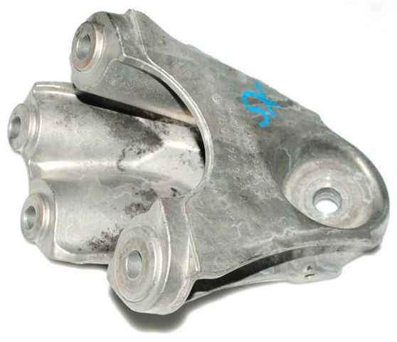 Кронштейн подушки (опори) двигуна, лівої 7L6199307A VAG