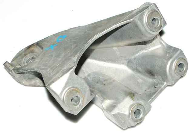 Кронштейн подушки (опори) двигуна, правої 7L6199308D VAG