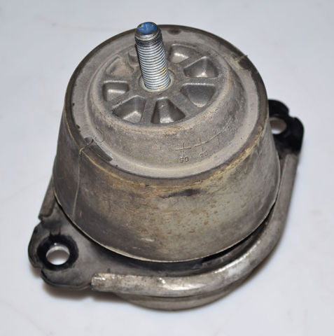Подушка (опора) двигуна, ліва/права 7L8199131F VAG