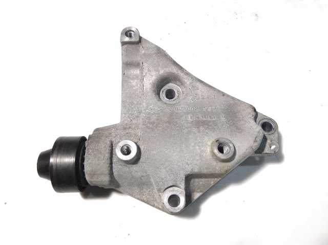 Кронштейн компресора кондиціонера 8200025937 RENAULT