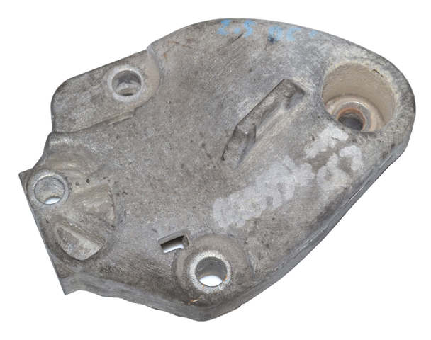 Кронштейн подушки (опори) двигуна, правої 8200027175 RENAULT