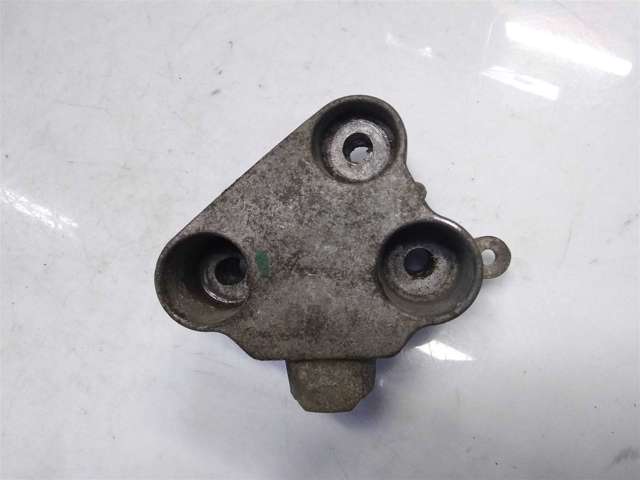 Кронштейн подушки (опори) двигуна, правої 8200034225 RENAULT