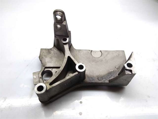 Кронштейн подушки (опори) двигуна, верхній 8200101196 RENAULT