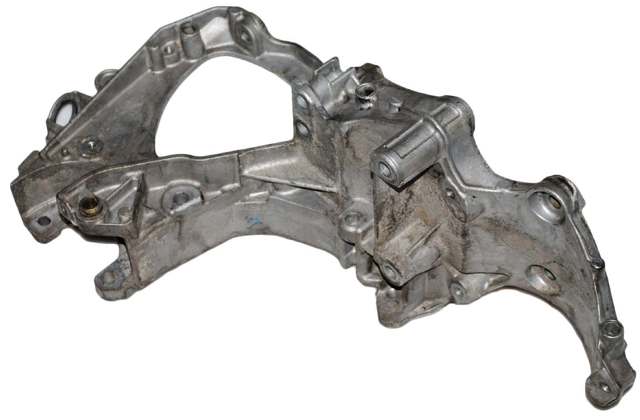 Кронштейн кріплення генератора 8200154164 RENAULT