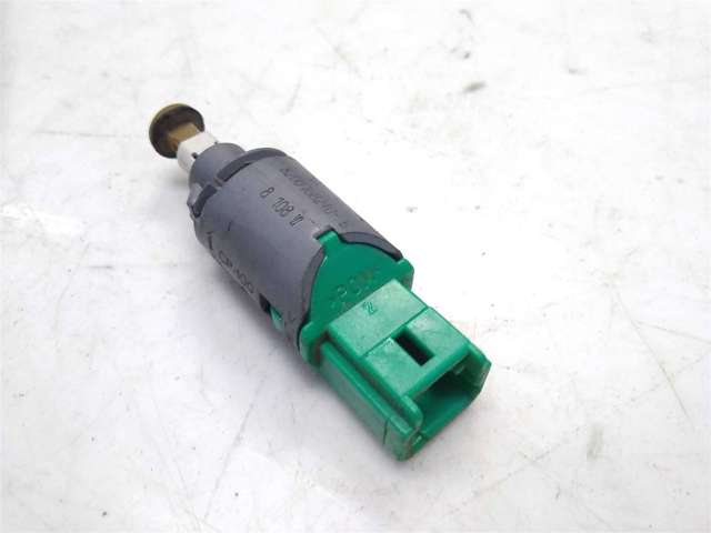 Датчик включення зчеплення 8200168240 RENAULT