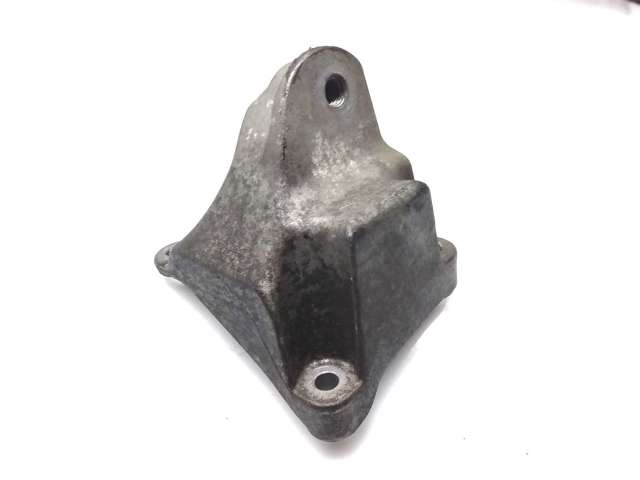 Кронштейн подушки (опори) двигуна, передньої 8200277229 RENAULT