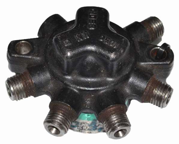Рампа форсунок системи упорскування палива 8200379933 RENAULT