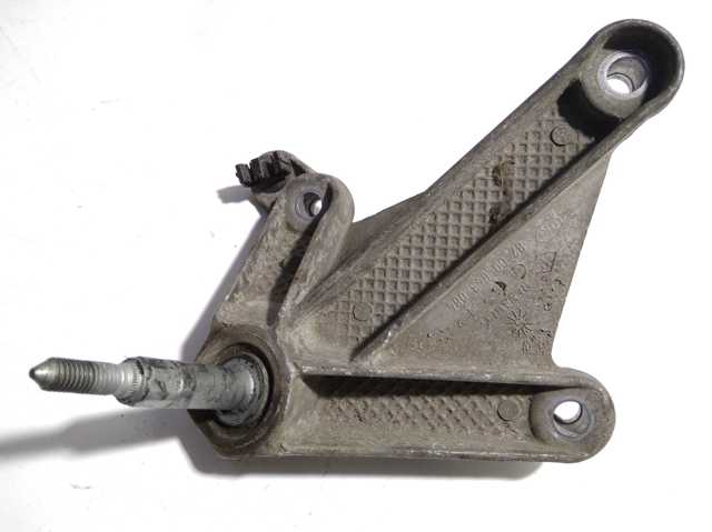 Кронштейн подушки КПП, лівий 8200457080 RENAULT