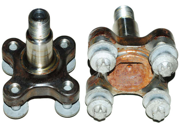 Кулаки поворотні задньої підвіски 8200490662 RENAULT