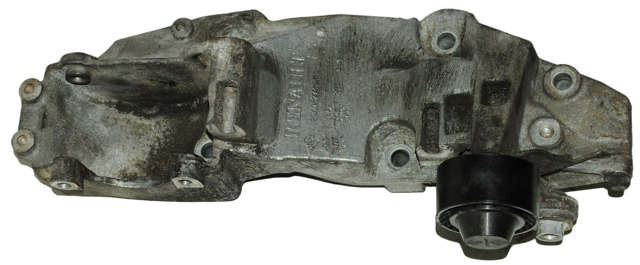 Кронштейн кріплення генератора 8200527320 RENAULT