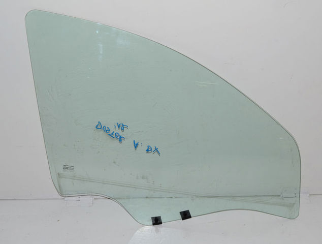 Скло передніх дверей, правих 8200733026 RENAULT