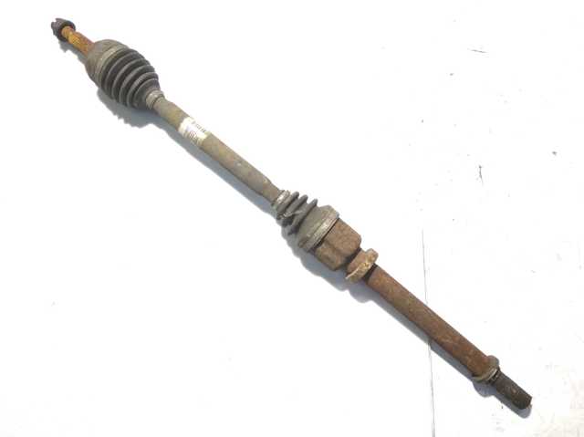 Привід передній правий 8200768656 RENAULT
