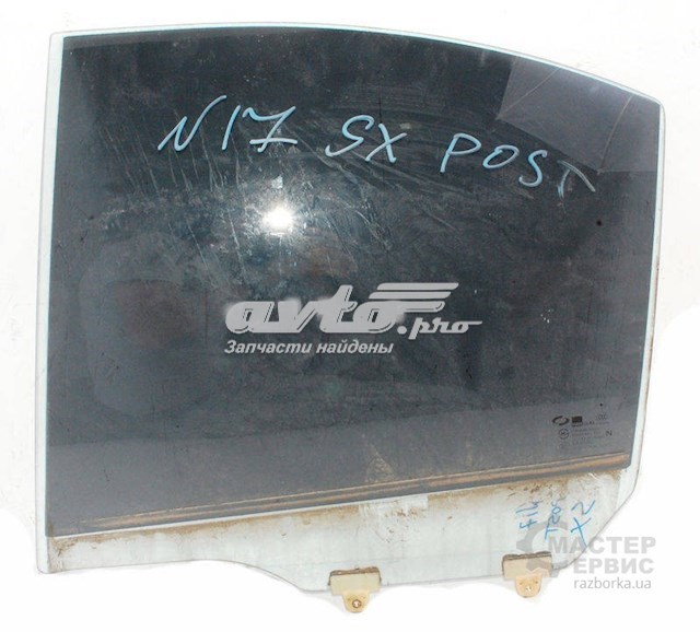 Скло задньої двері лівої 8230195F0A NISSAN