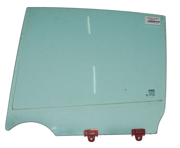 Скло задньої двері лівої 82301BM701 NISSAN