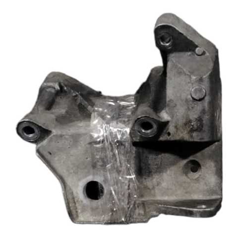 Кронштейн подушки (опори) двигуна, правої 8250518 VOLVO