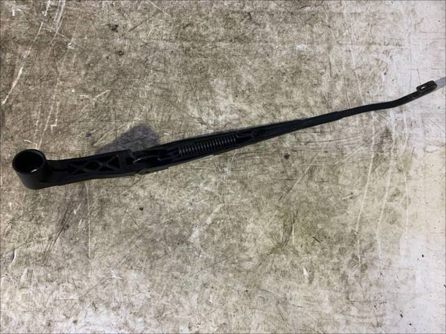 Повідок склоочисника 8250A001 MITSUBISHI
