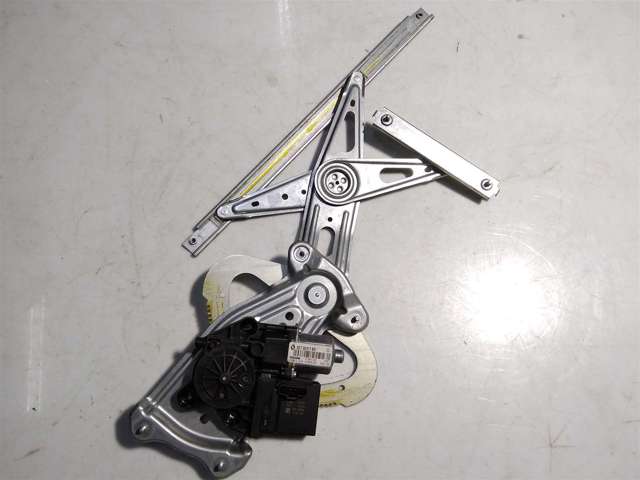Моторчик склопідйомника двері задніх, правих 827303178R RENAULT
