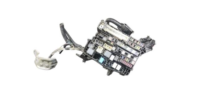 Коробка запобіжників 8274102050 TOYOTA